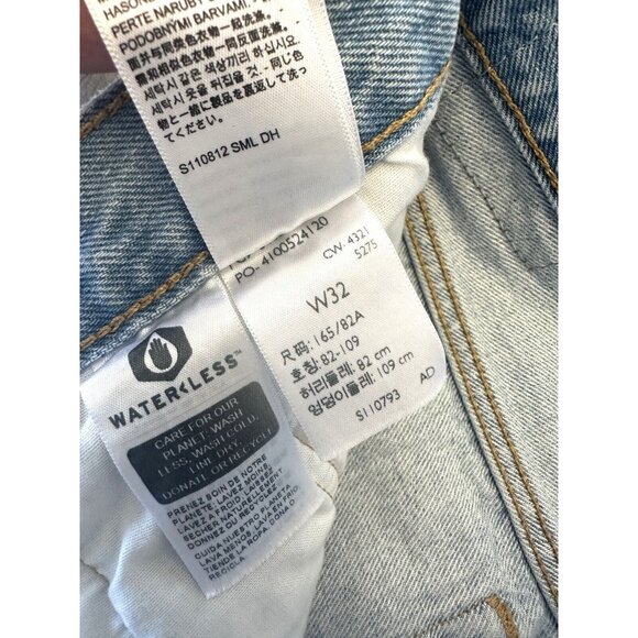 Levi's 501 Original Fit Women's High-Rise Frayed Jean Denim Shorts Light Wash 32 - Picture 7 of 9